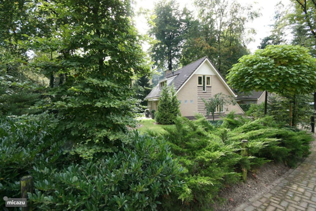 Met ruime tuin