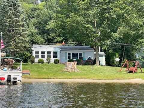 Cozy Lakefront Cottage in Whitmore Lake Mi
