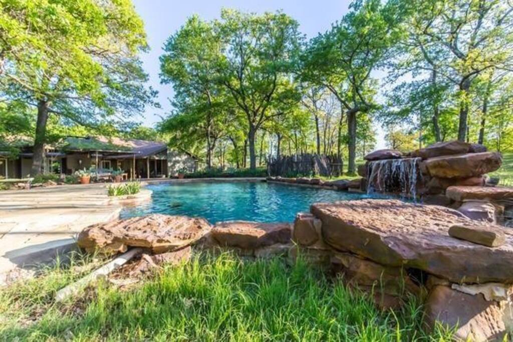 Sparrow Ranch Retreat Houses for Rent in Argyle, Texas, United States