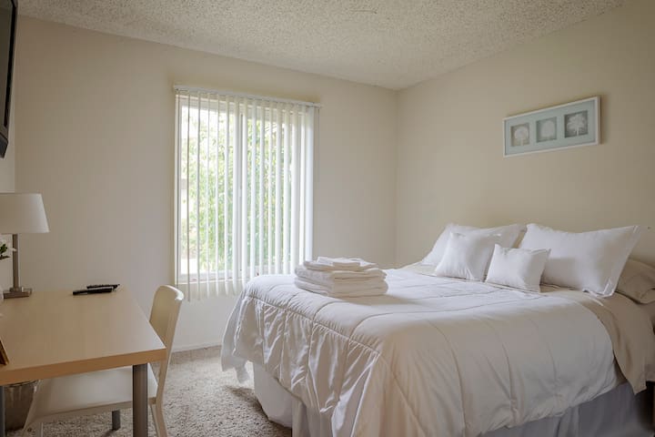 Private Room & Private Bathroom w/ WiFi near CSUF