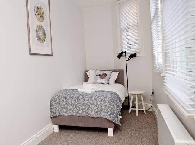 Soho Chambers Apt C, 2nd Floor by Indigo Flats gallery image 3