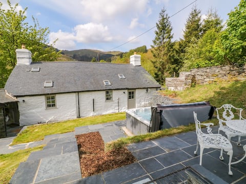 Charming Welsh Cottage in Snowdonia National Park