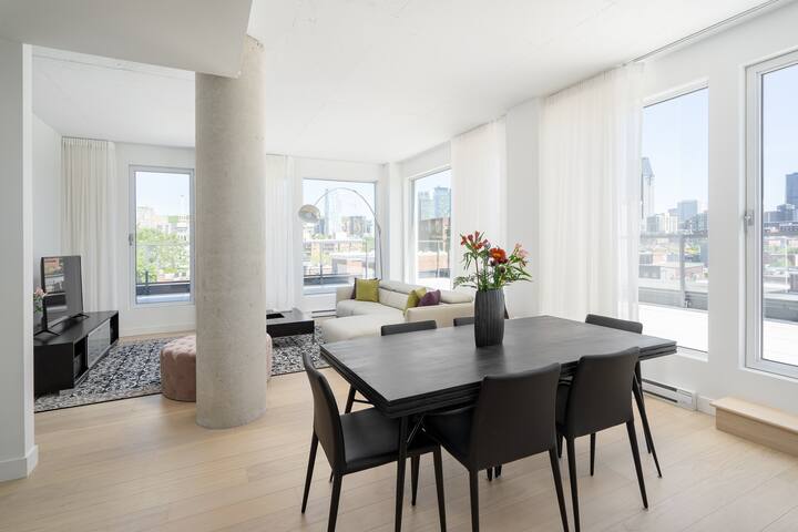 3BR Downtown penthouse, stunning views, terrace gallery image 2