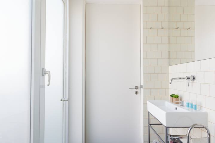 City Center Penthouse with 360° Terrace Steps from Clérigos gallery image 4