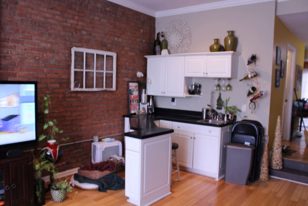 Full wet bar (view from front room into kitchen)