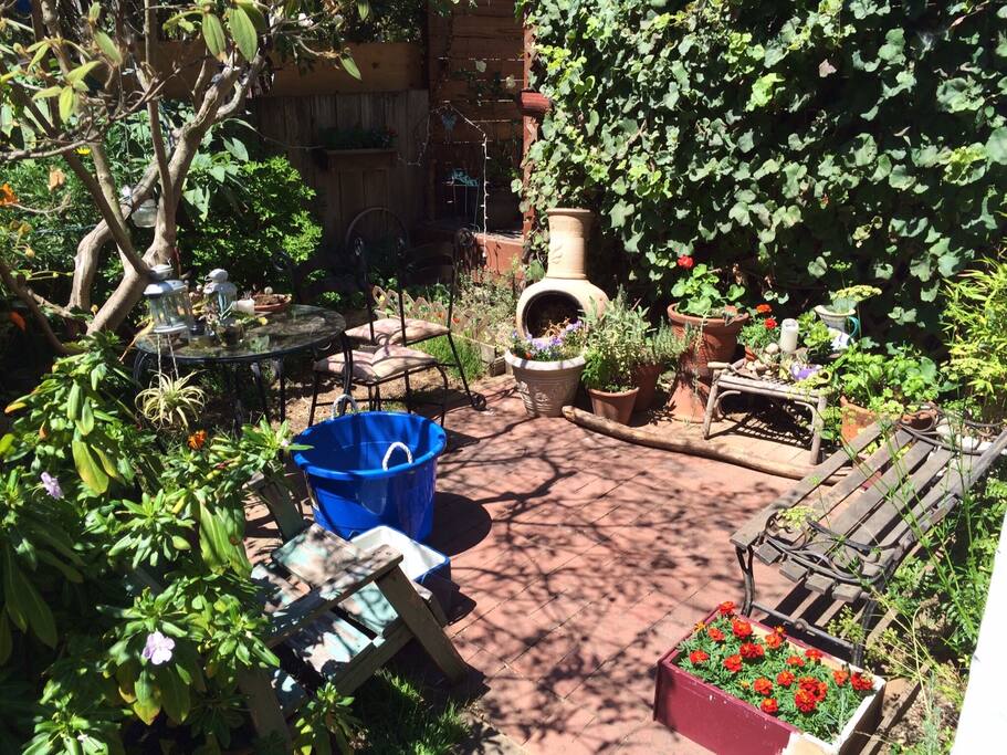 Charming, private garden : )