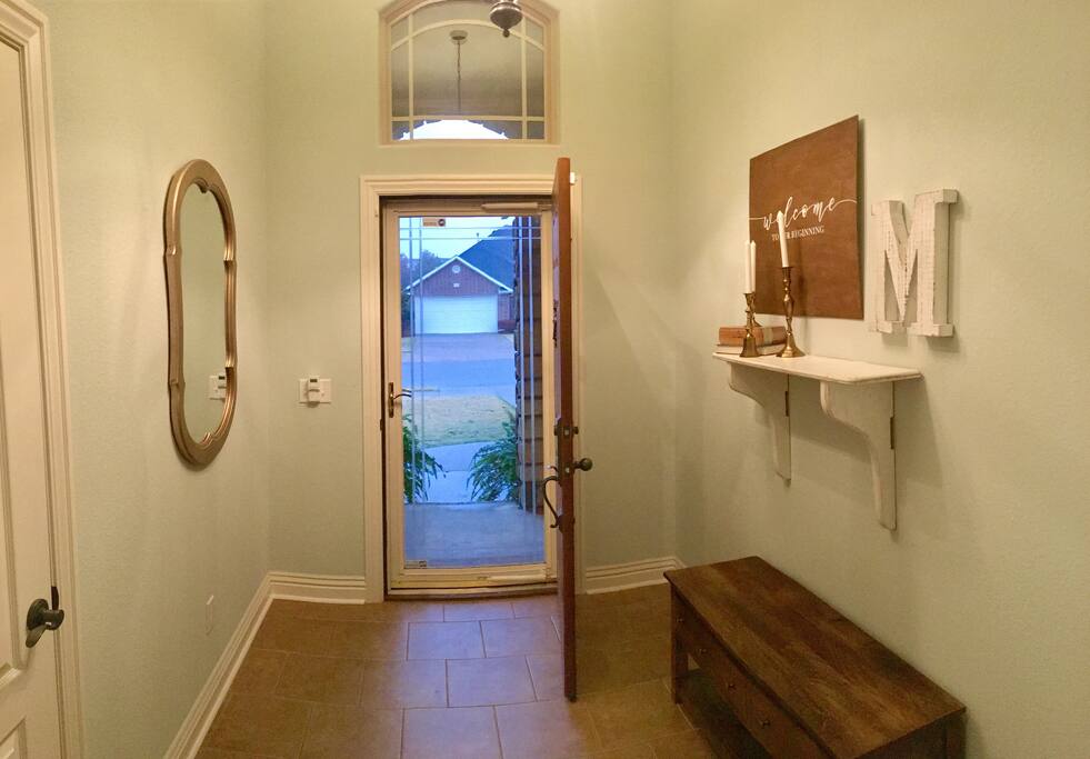 Entry way with closet