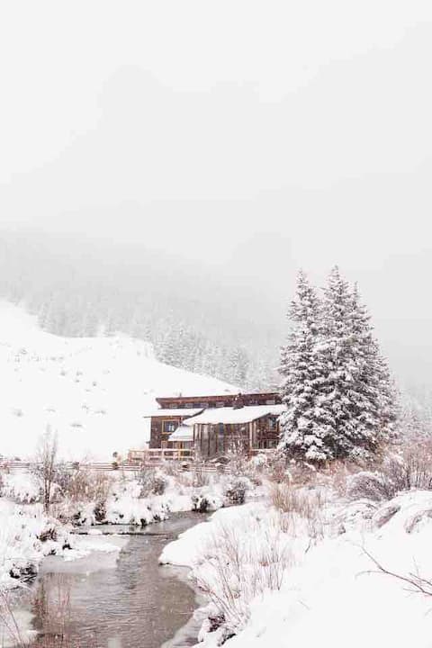 Creekside HQ ~Ranch Luxury right on living water