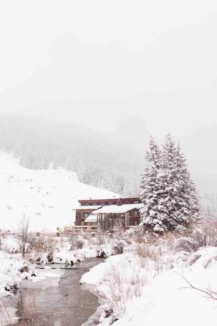 Creekside HQ ~Ranch Luxury right on living water