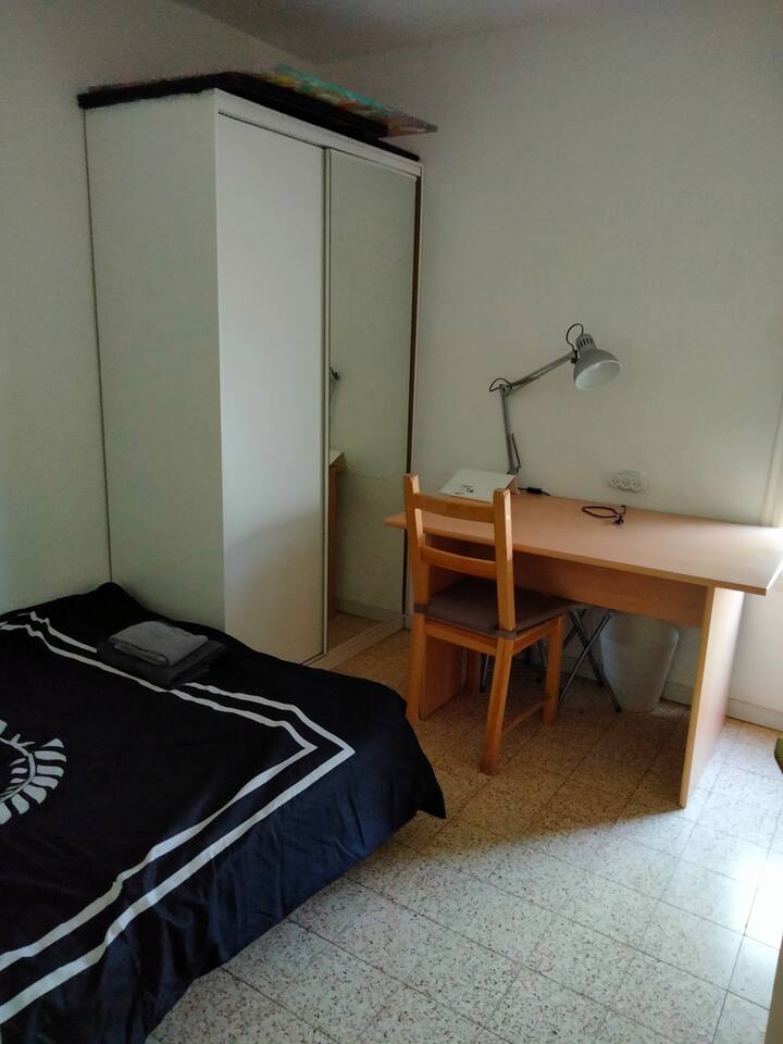 Dhoma e dytë. Krevati i parë