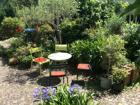 Popular Airbnb listing: Haus Seefrieden - Accommodation with charm in Uhldingen Mühlhofen