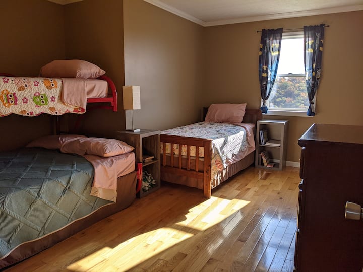 "Kid's" room sleeps 4 with full-twin bunk bed and individual twin