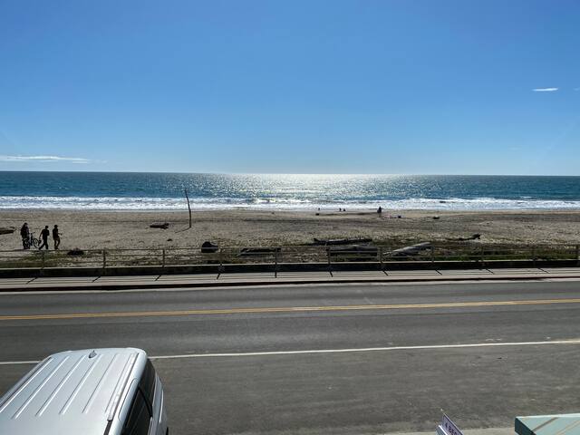 Beach Front Family Getaway in Aptos 327 gallery image 3