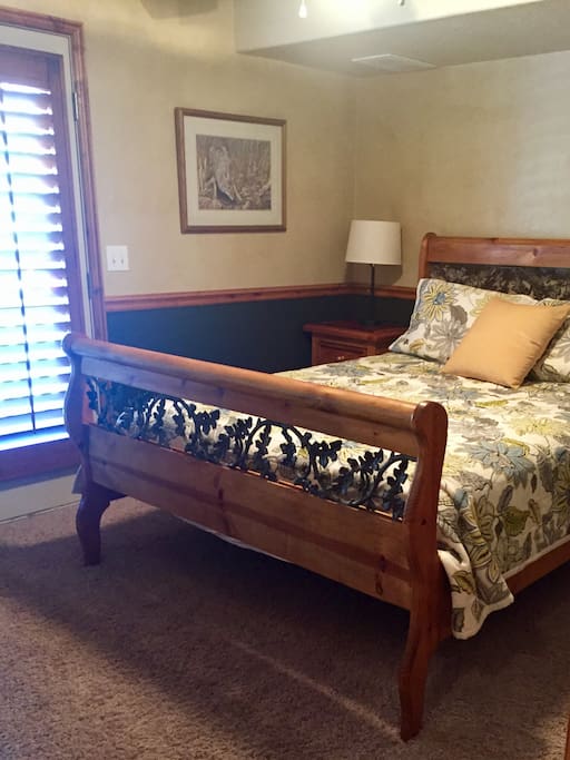 Main Level Queen bedroom