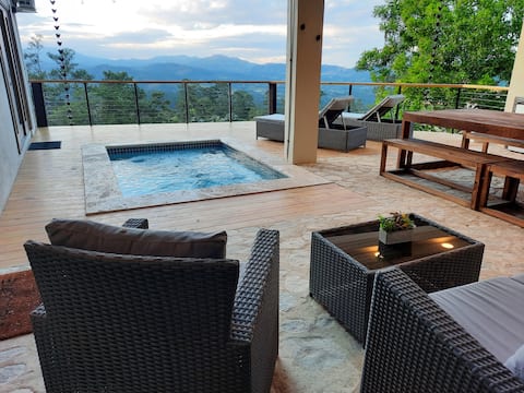 Jarabacoa Dream Home ~ Bronze Door Mountain Villa