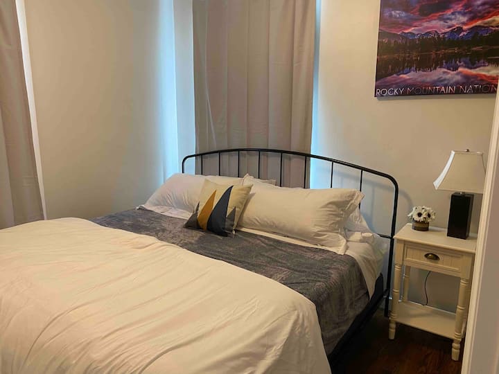 Chumba cha pili cha kulala chenye kitanda aina ya King. 