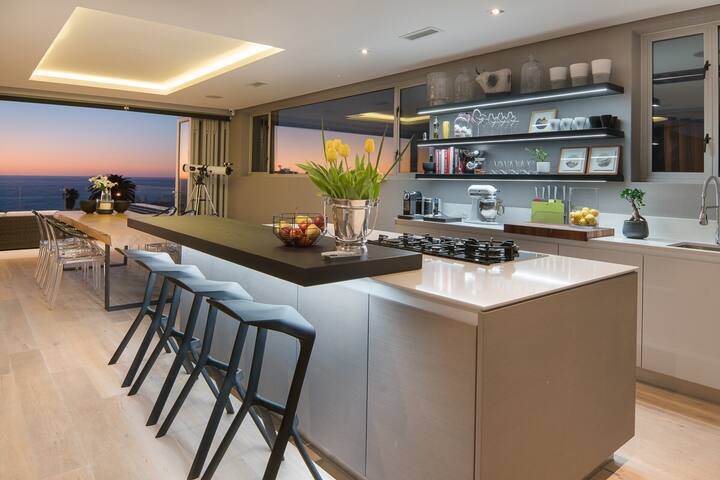 Luxury Campsbay Accommodation gallery image 5