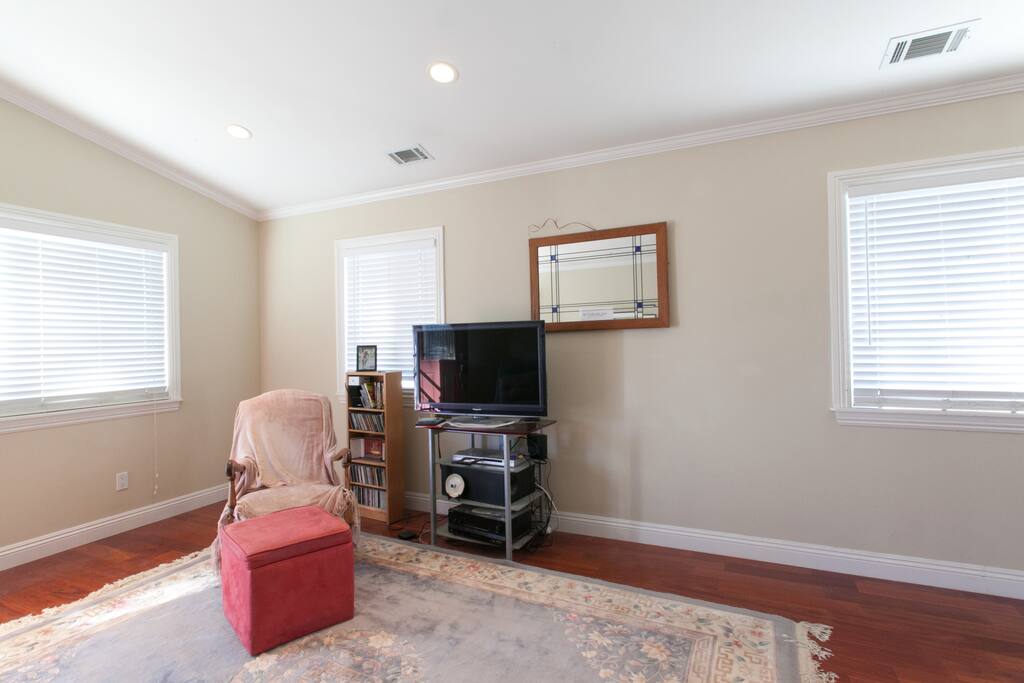 Minimalist throughout. Uncluttered access is the norm.