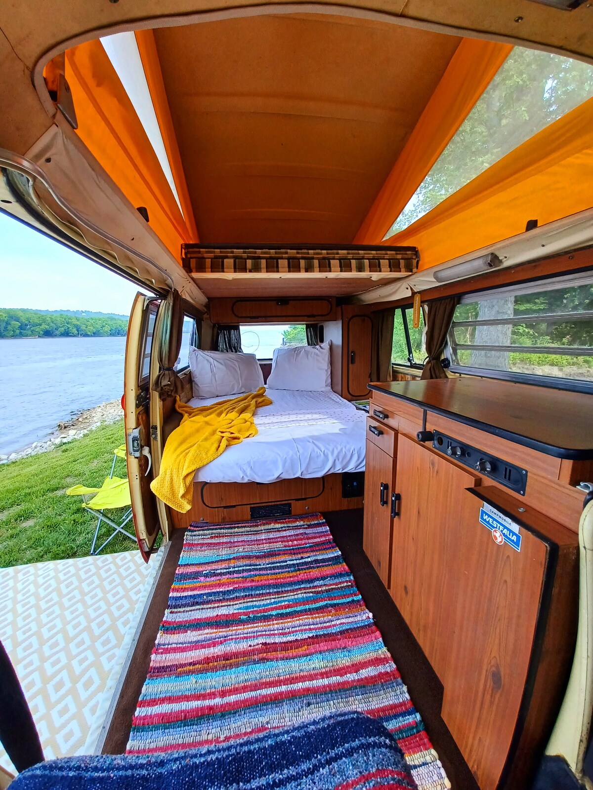 Groovy uitzicht omringt je onderste stapelbed voor twee personen!