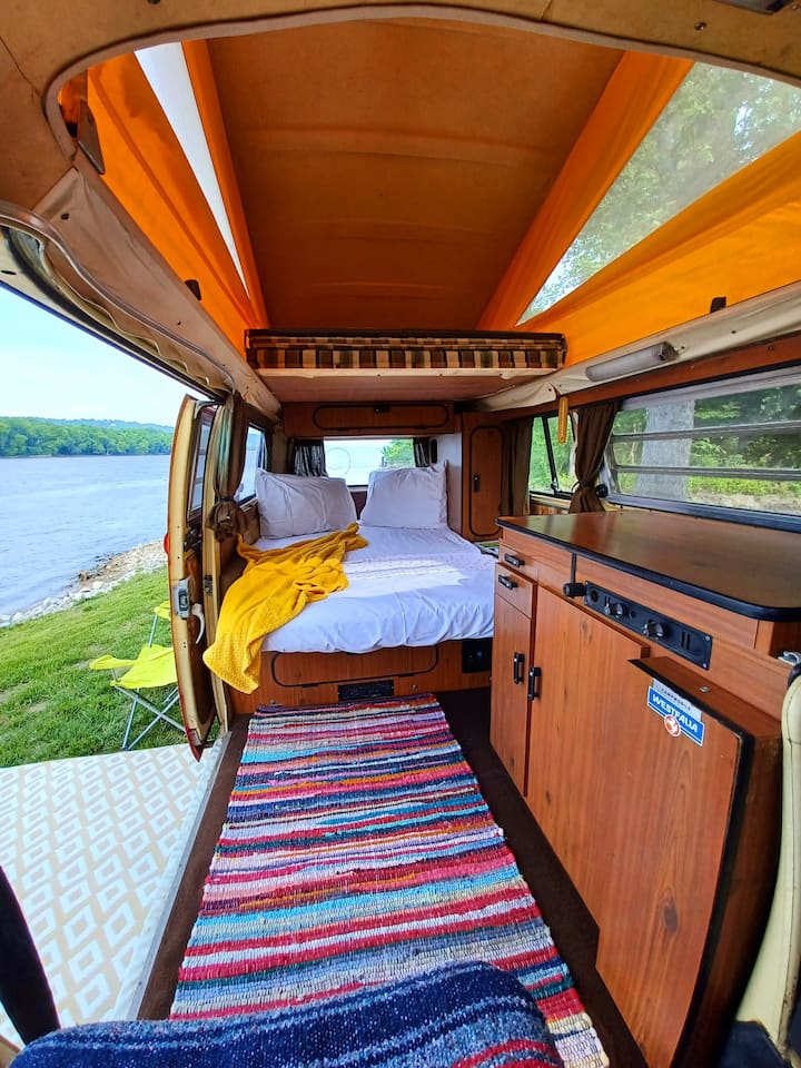 ¡Las excelentes vistas rodean tu litera inferior!