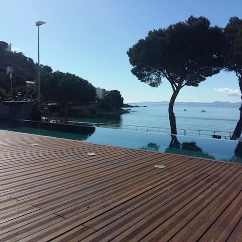 Luxury beachfront apartment with pool and garage