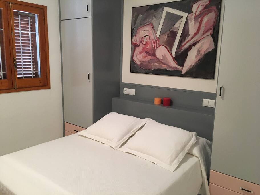 Dormitorio principal con baño