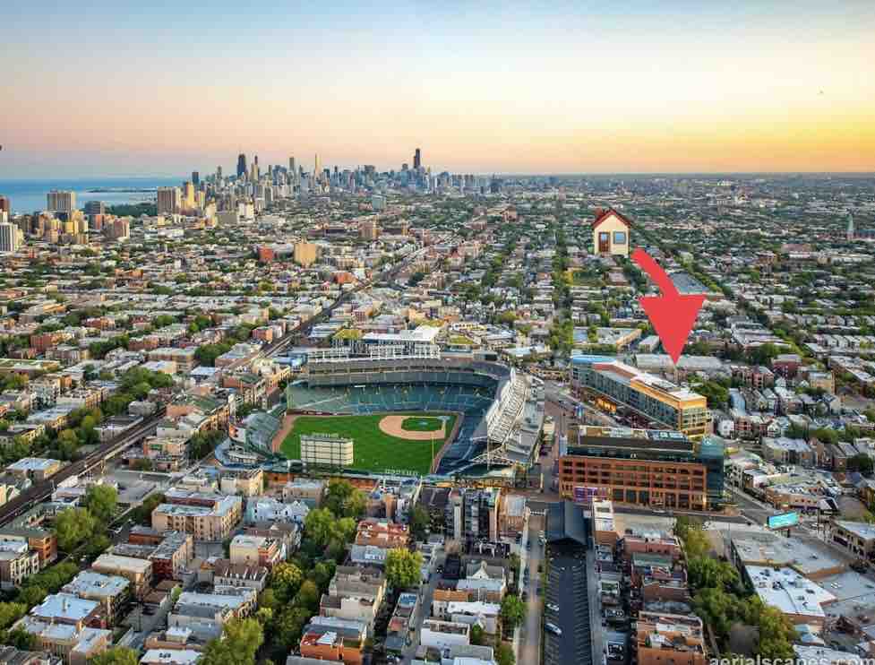 Safest Area 3 bed+garage next to Wrigley Field Condominiums for Rent