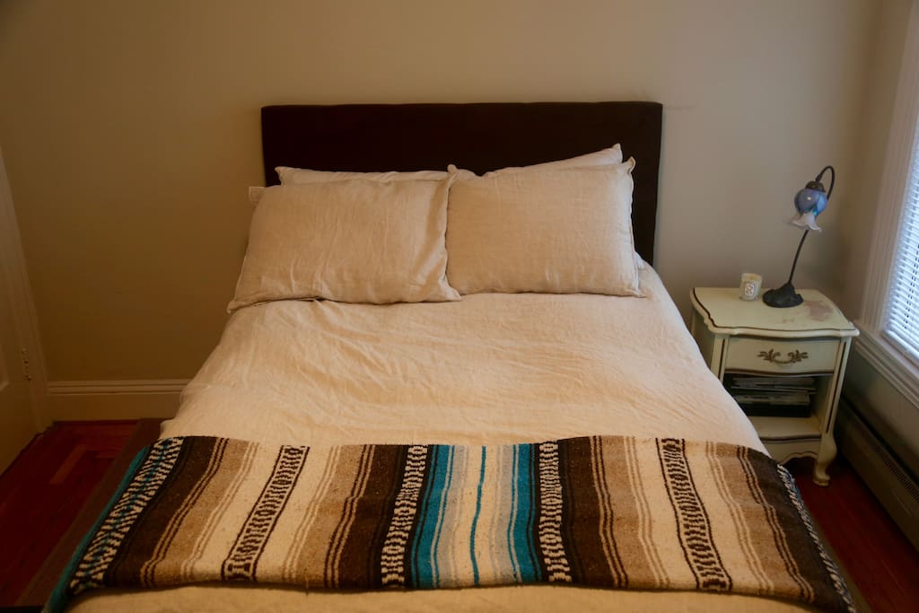 Full size bed