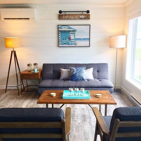 River Beachfront Cottage gallery image 2