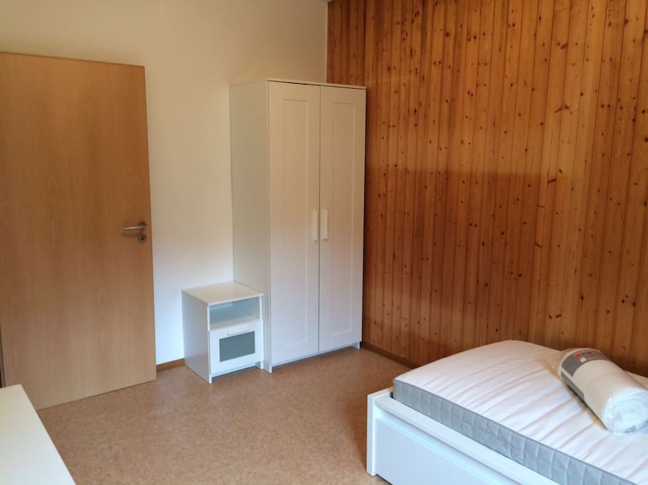 Schrank im Zimmer