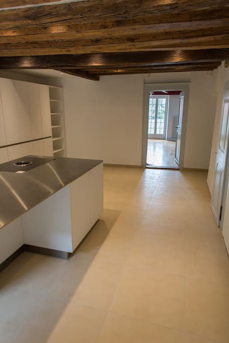 Cuisine moderne, spacieuse: 30m2 environ