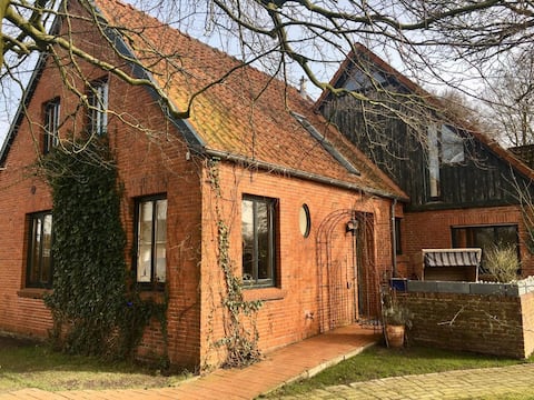 Erfolgreiche Airbnb-Immobilie: Our green vacation idyll, close to the city and nature in Aurich