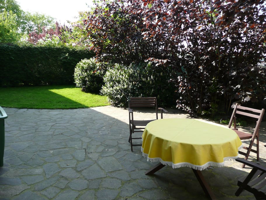 abgeschlossener Garten; mit Terrasse für Frühstück, Abendbrot im Freien?