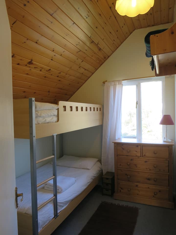 غرفة نوم بطابقين