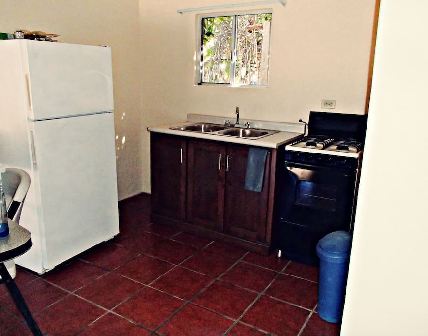 refrigerador, sink, estufa