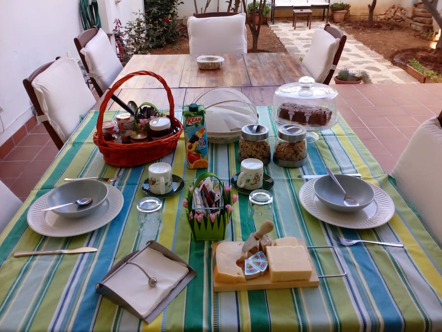 Summer breakfast in the garden