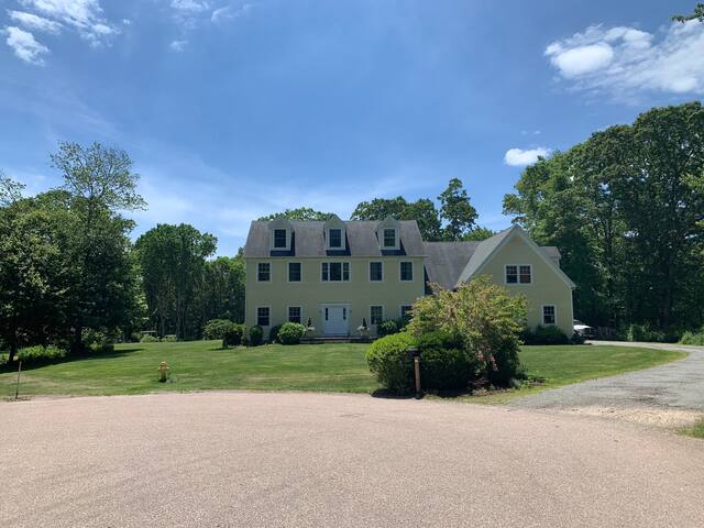 Spacious house with a lot of amenities.. gallery image 2