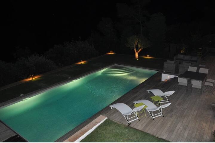 Spacious charming villa, stunning sea views
