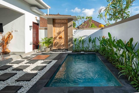 Tropical Style Villa w/ 2 BR Full Equip Kitchen