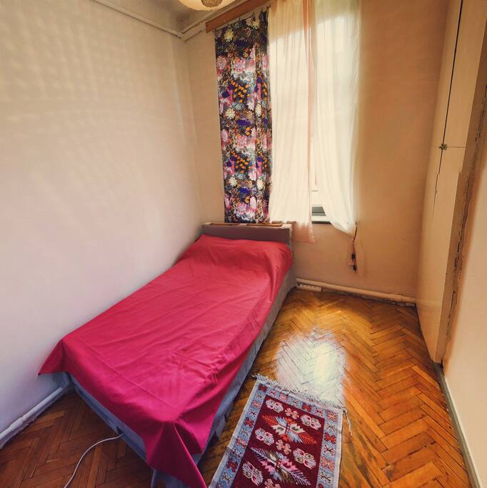 White bedroom / Спальня