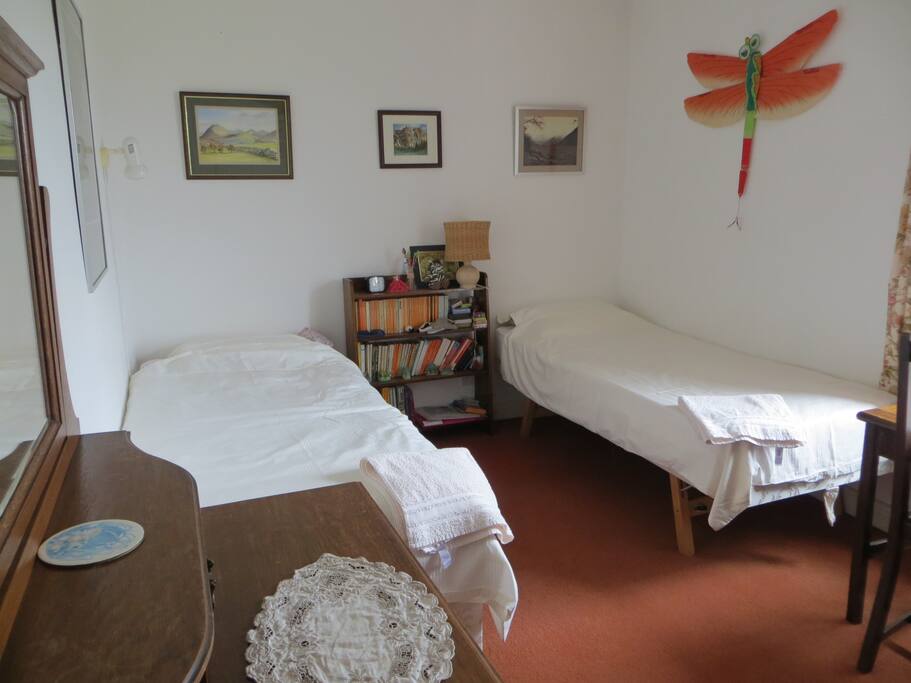 Bedroom 2 - twin