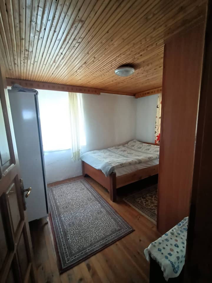 სურათი 1 განცხადებაში „Doğa Ve Göl Manzaralı Balkonlu Müstakil Ev“