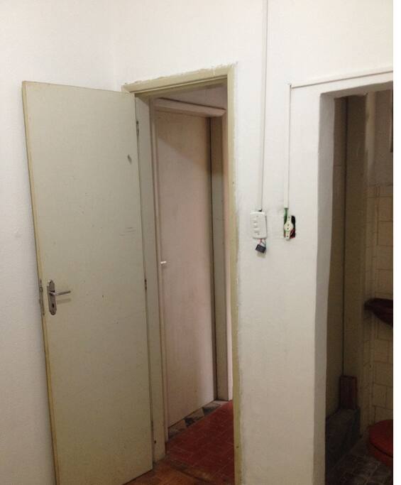 Entrada e banheiro