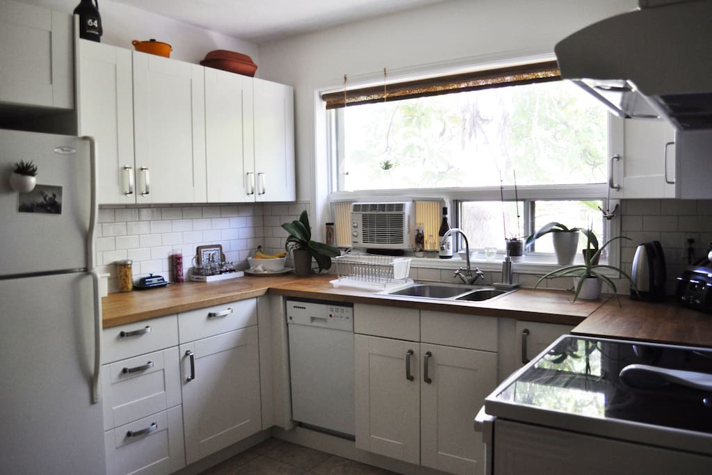 Kitchen (upstairs)