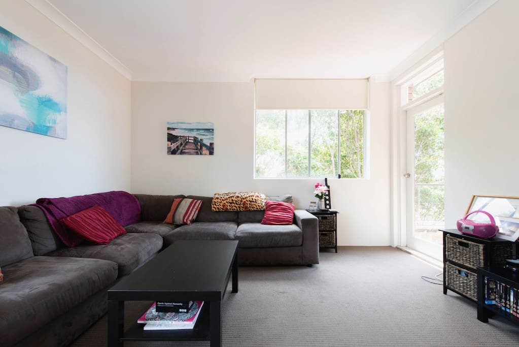 LIving space: pink speakers shown for loud music