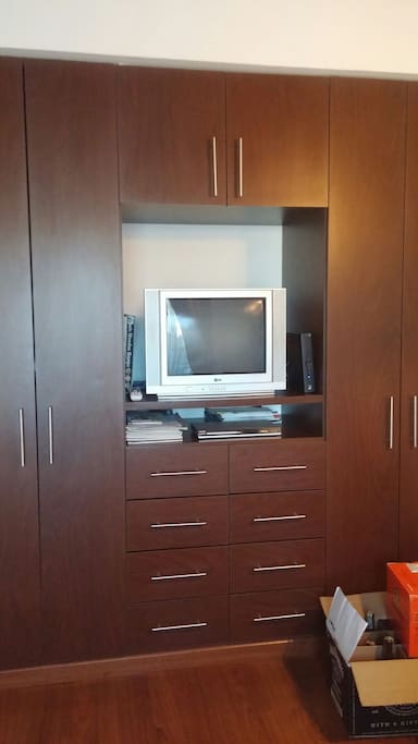 Televisor con cable de Direct Tv