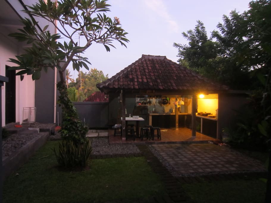 Balian One private courtyard with outdoor kitchen