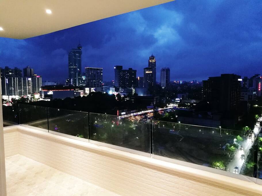 阳台夜景