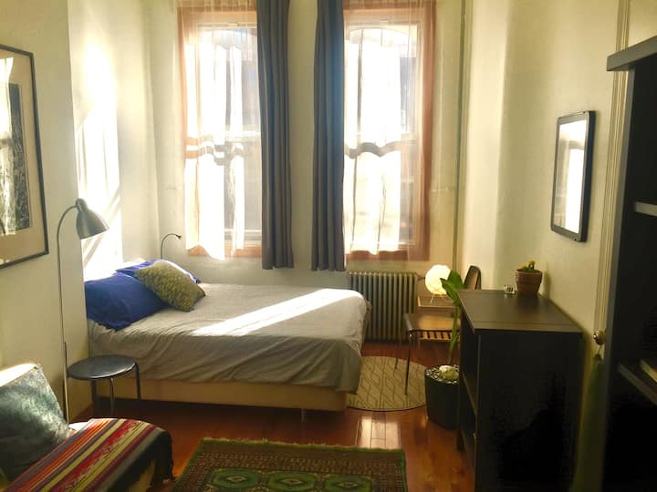 Bienvenue dans votre chambre lumineuse et spacieuse !