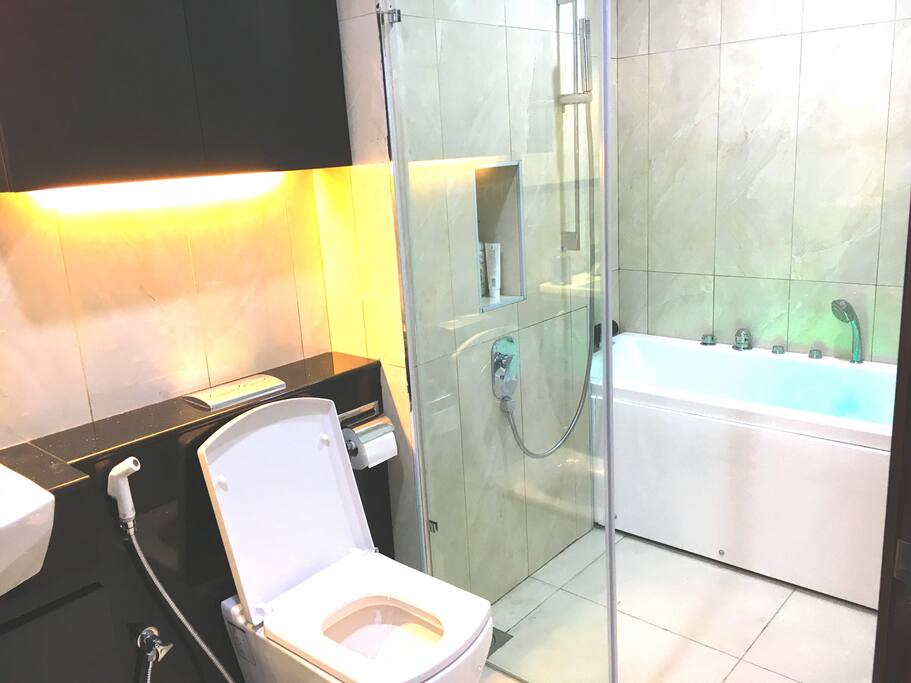 Private Jacuzzi in the masterbedroom (you might or might not be allocated to this room)